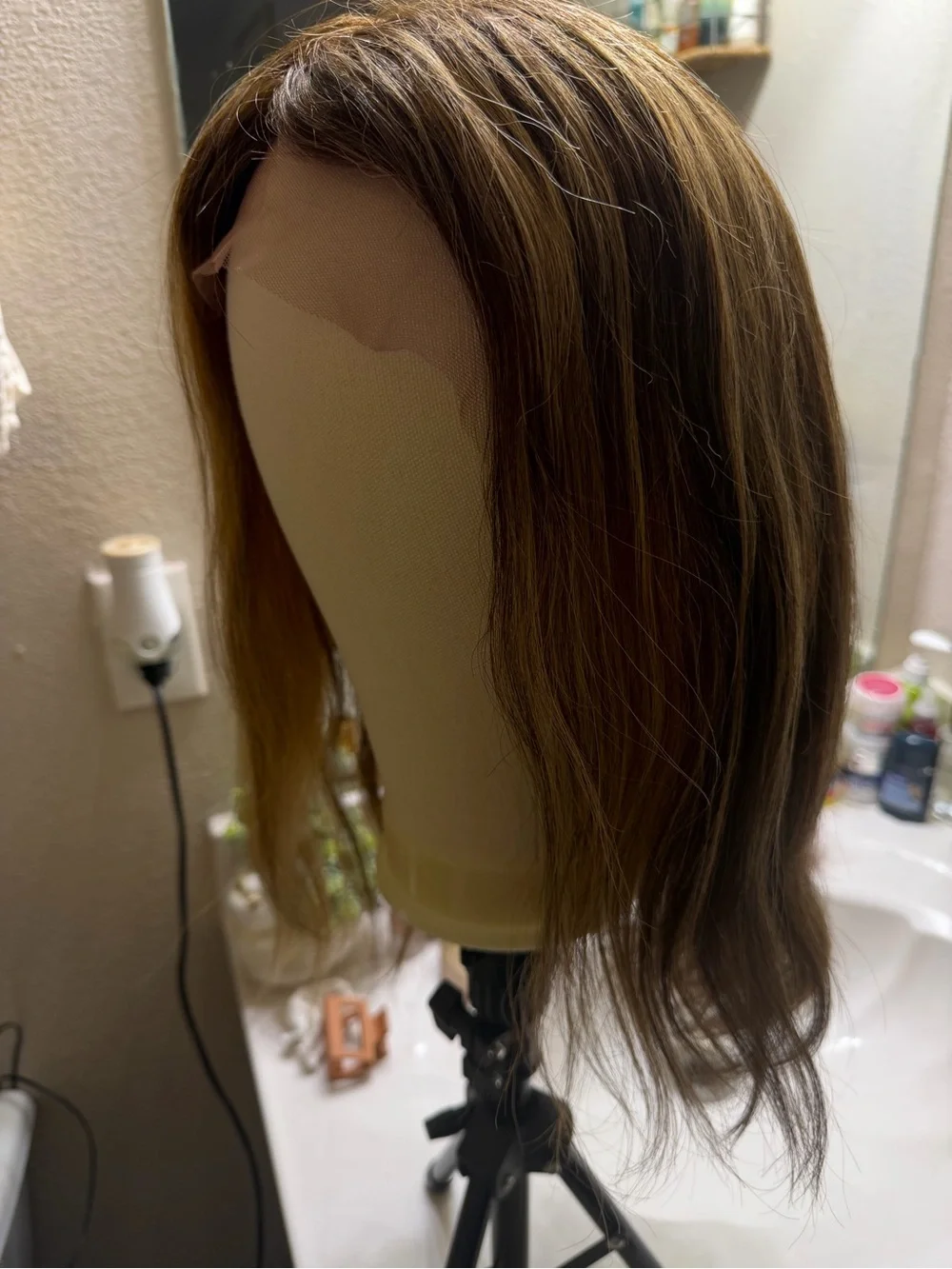 New! Never been used 100% human hair brown with highlights beautiful wig